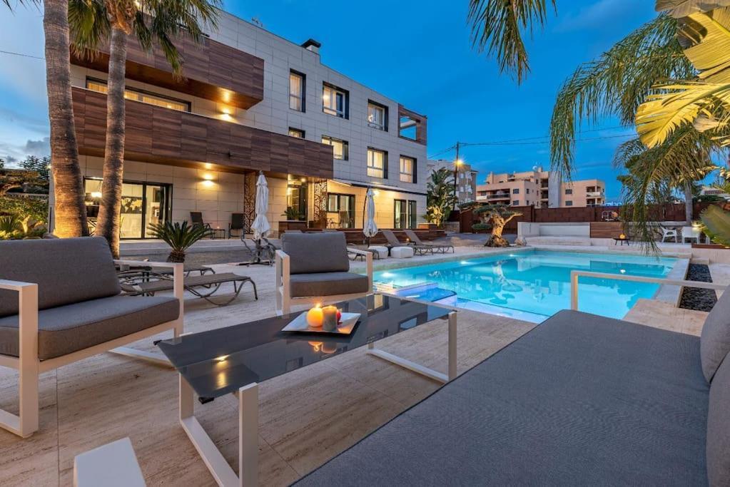 5 Stelle Piscina, Jacuzzi, Wifi - 2 Min Dal Mare Apartman Miami Playa Kültér fotó