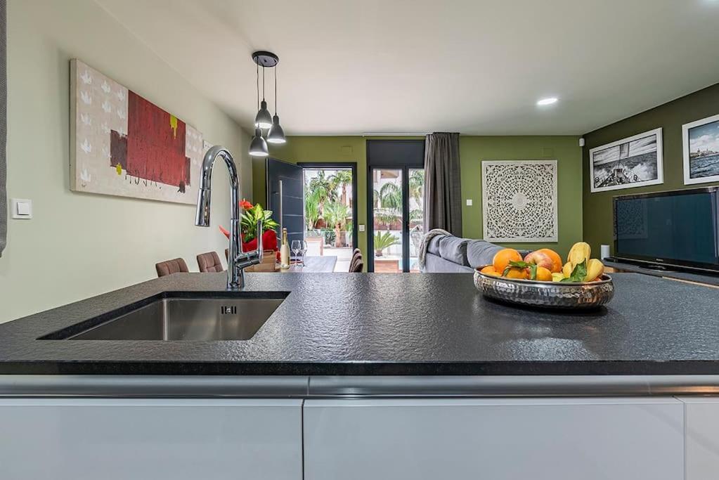 5 Stelle Piscina, Jacuzzi, Wifi - 2 Min Dal Mare Apartman Miami Playa Kültér fotó