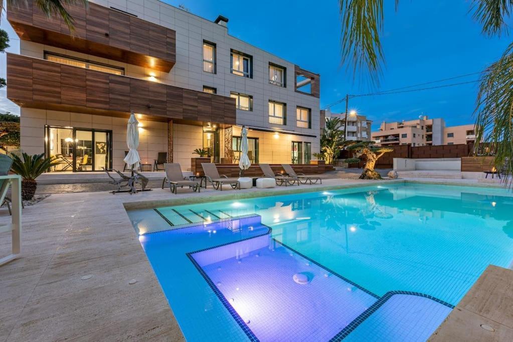 5 Stelle Piscina, Jacuzzi, Wifi - 2 Min Dal Mare Apartman Miami Playa Kültér fotó